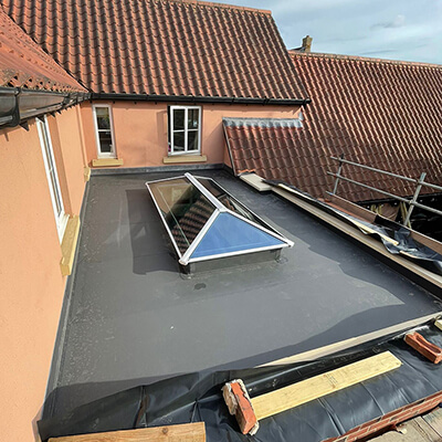 Roof lantern in flat roof